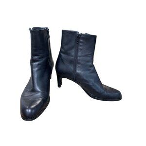 Stuart Weitzman womans black leather zip heeled 2.5" ankle boots sz 7.5M